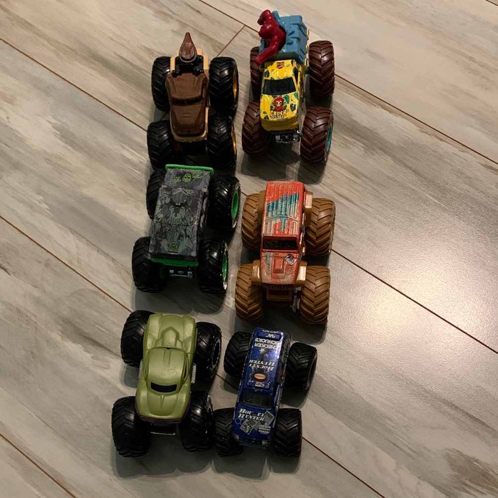 Monster Truck Toy Set - Hot Wheels